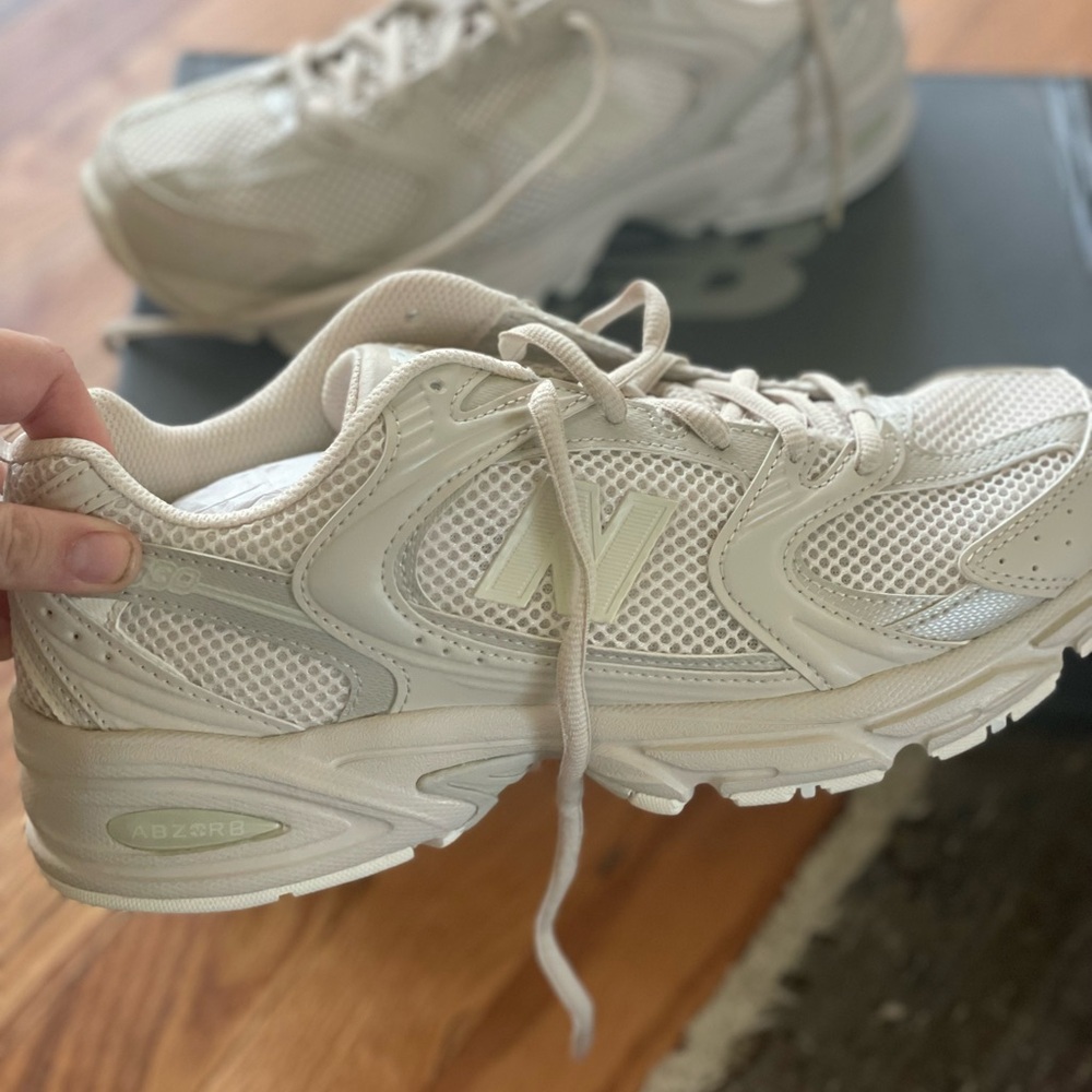 Brand new never worn with box NEW BALANCE 520 women’s size 9 men size 7.5